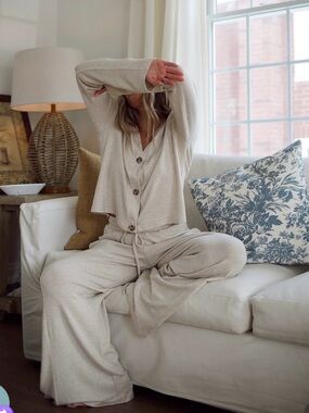 How do you wear that Set: Sweater Wide-Leg Pants and Cardigan in Oatmeal